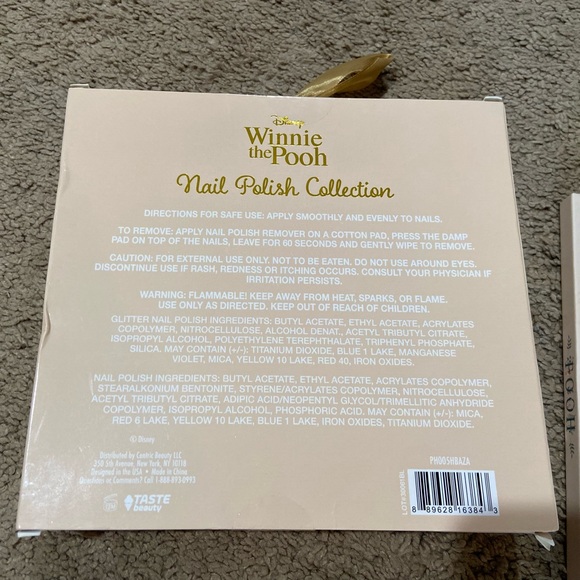 Disney Winnie the Pooh 12 Eye Shadow Palette & 8 Nail Polish Collection New - Picture 3 of 8